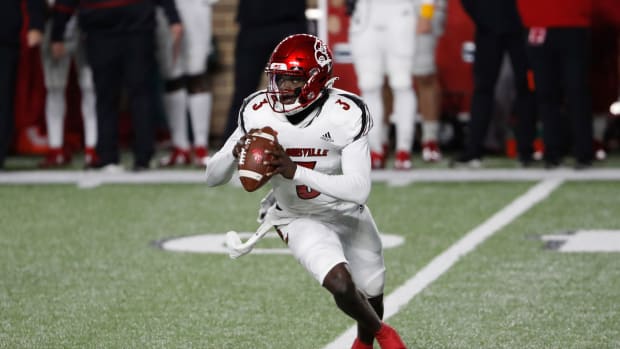 Louisville QB Malik Cunningham Rolling Out
